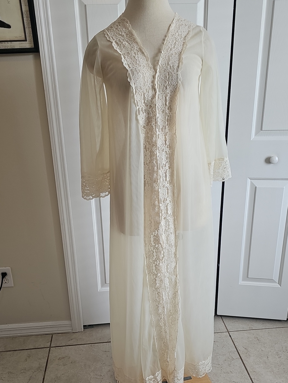 Vintage Mid Century Miss Elaine Sheer Lace-Trim Long Robe - Ivory Lovely PS
